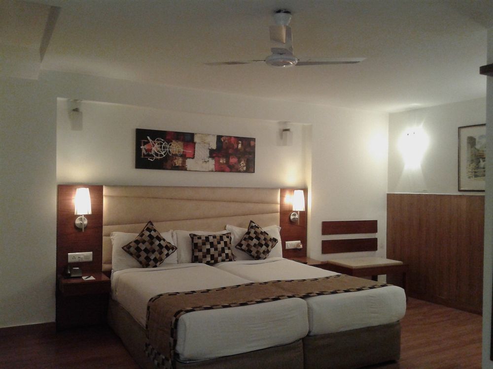 อาหุชาเรซิเดนซี Hotel นิวเดลี ภายนอก รูปภาพ