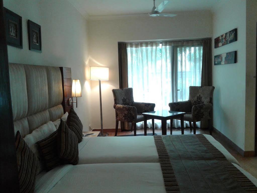 อาหุชาเรซิเดนซี Hotel นิวเดลี ภายนอก รูปภาพ