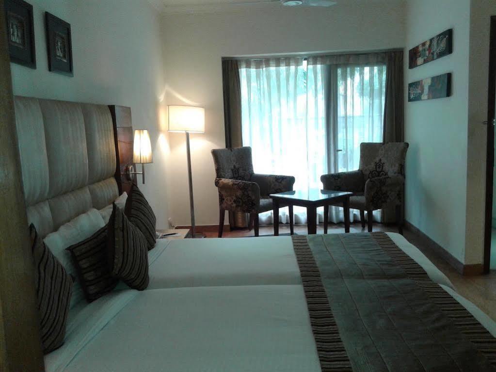 อาหุชาเรซิเดนซี Hotel นิวเดลี ภายนอก รูปภาพ