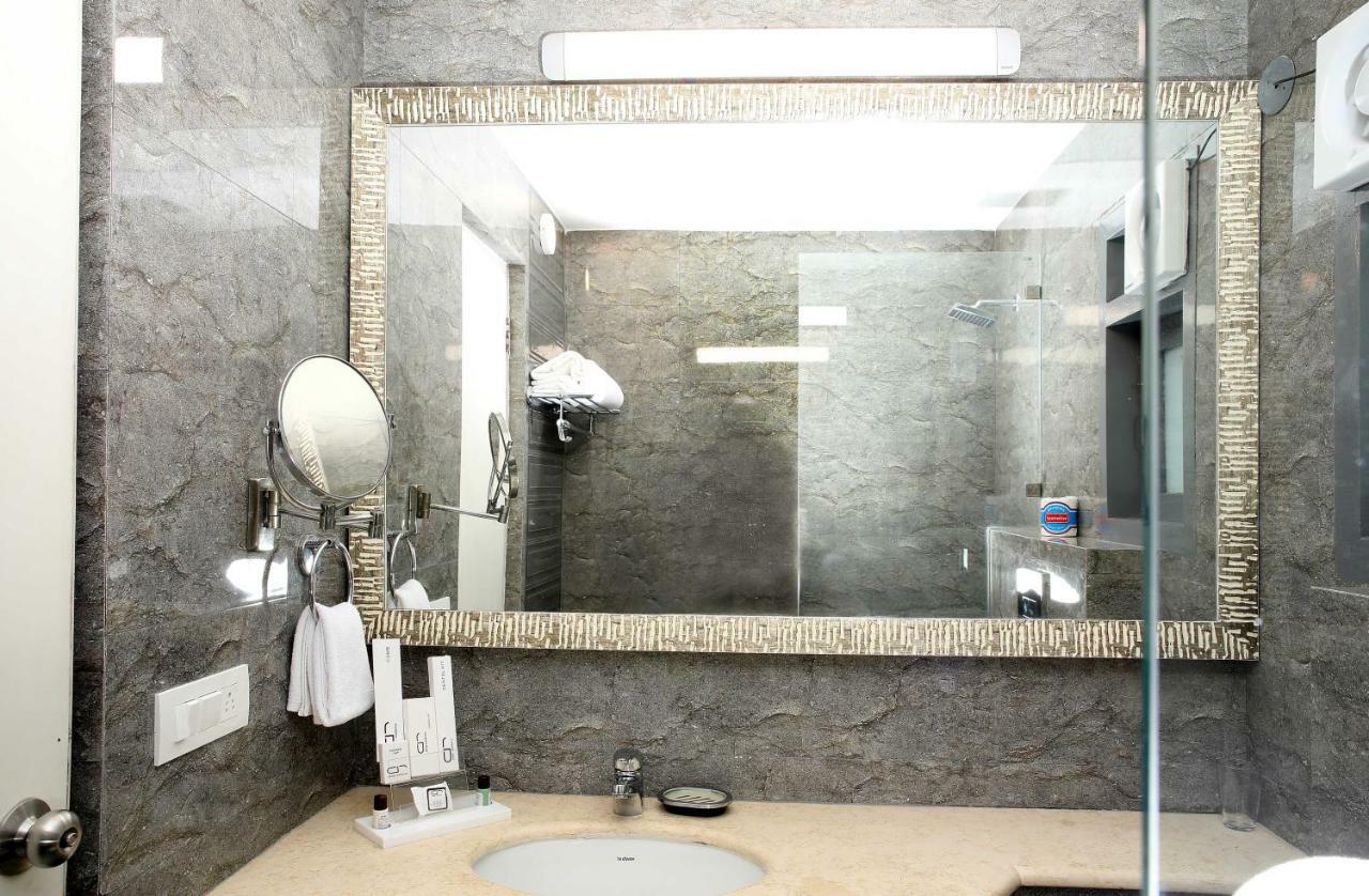 อาหุชาเรซิเดนซี Hotel นิวเดลี ภายนอก รูปภาพ