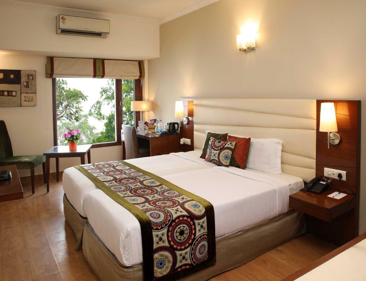อาหุชาเรซิเดนซี Hotel นิวเดลี ภายนอก รูปภาพ