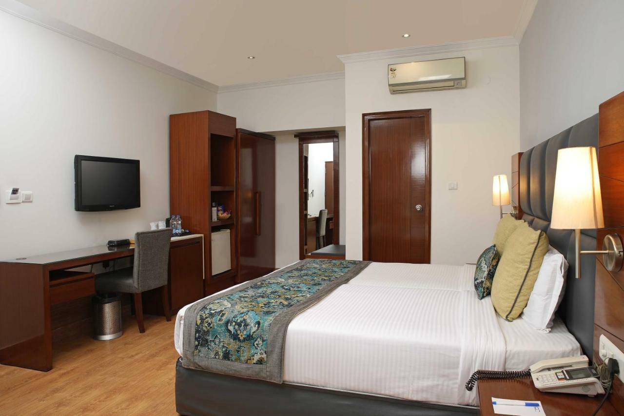 อาหุชาเรซิเดนซี Hotel นิวเดลี ภายนอก รูปภาพ