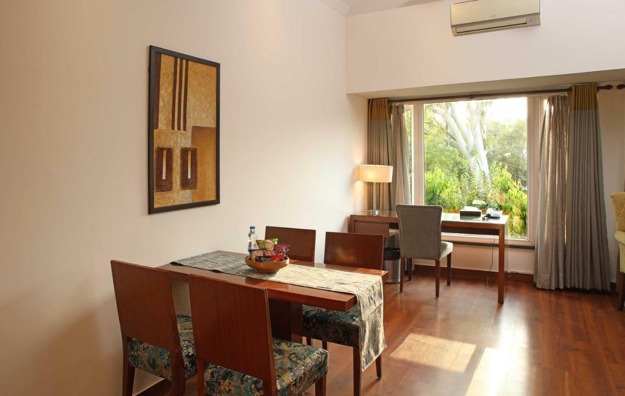 อาหุชาเรซิเดนซี Hotel นิวเดลี ภายนอก รูปภาพ