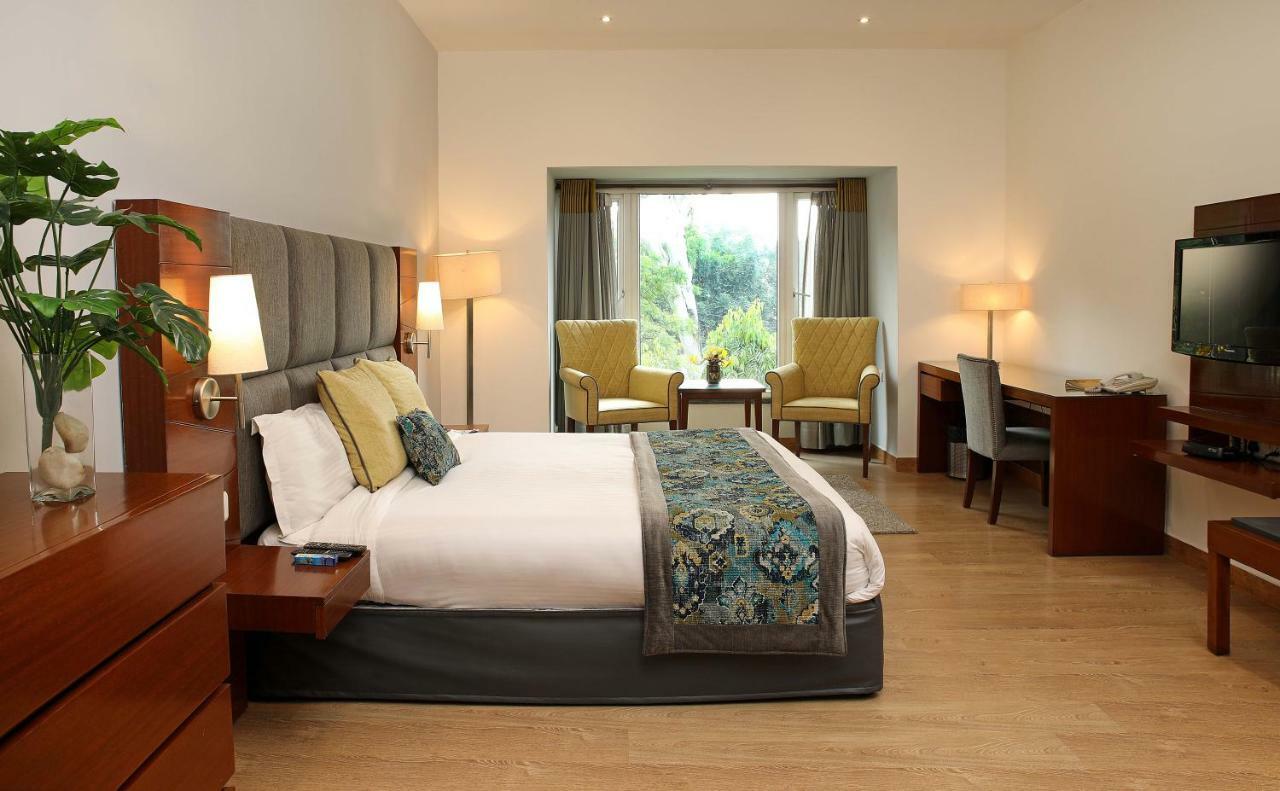 อาหุชาเรซิเดนซี Hotel นิวเดลี ภายนอก รูปภาพ