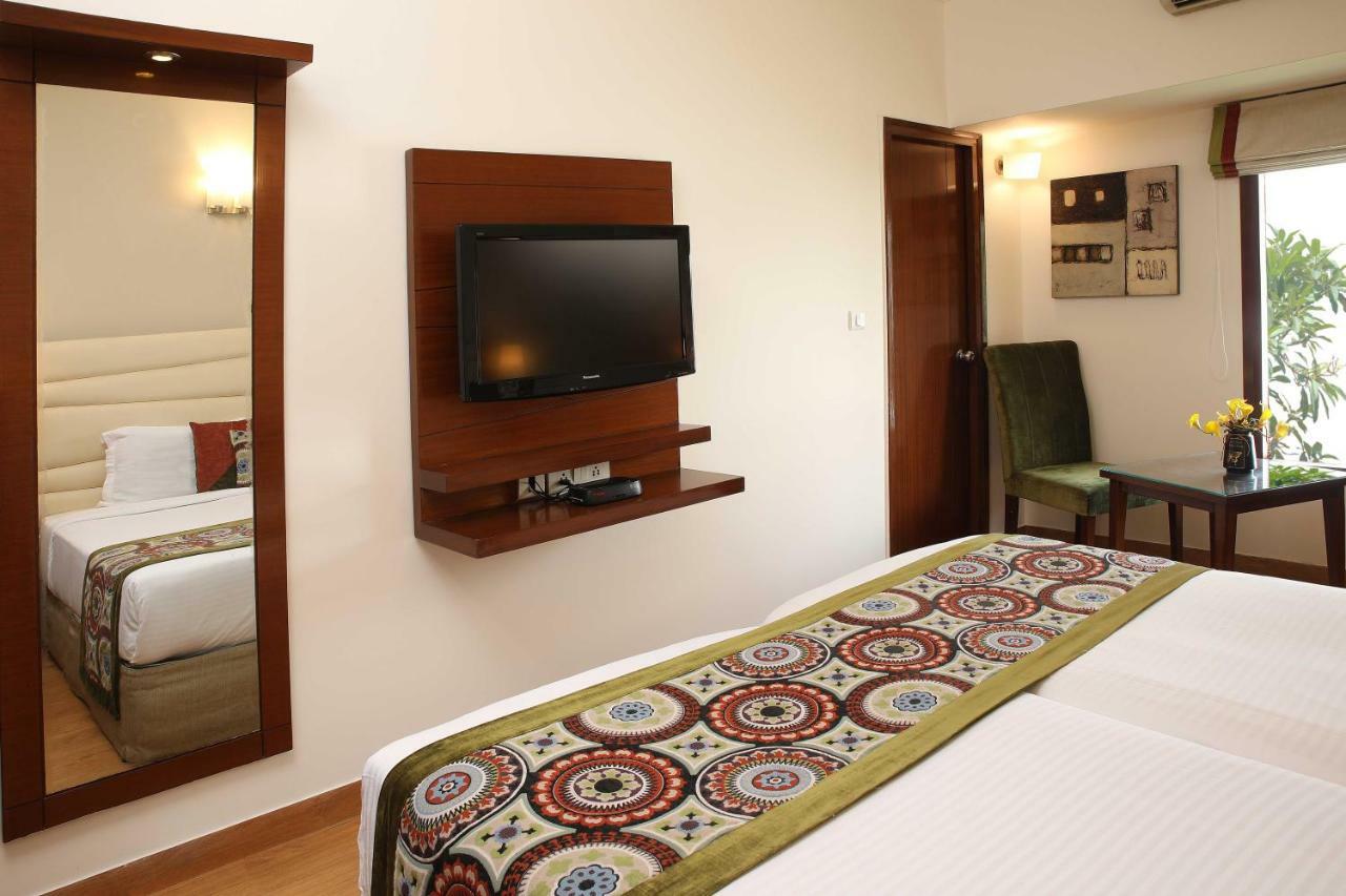 อาหุชาเรซิเดนซี Hotel นิวเดลี ภายนอก รูปภาพ