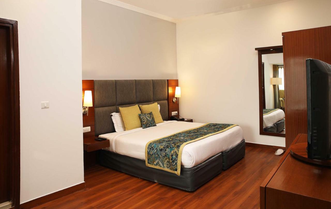 อาหุชาเรซิเดนซี Hotel นิวเดลี ภายนอก รูปภาพ