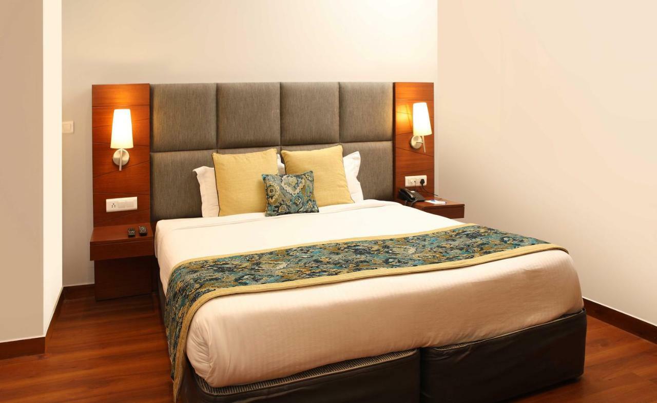 อาหุชาเรซิเดนซี Hotel นิวเดลี ภายนอก รูปภาพ