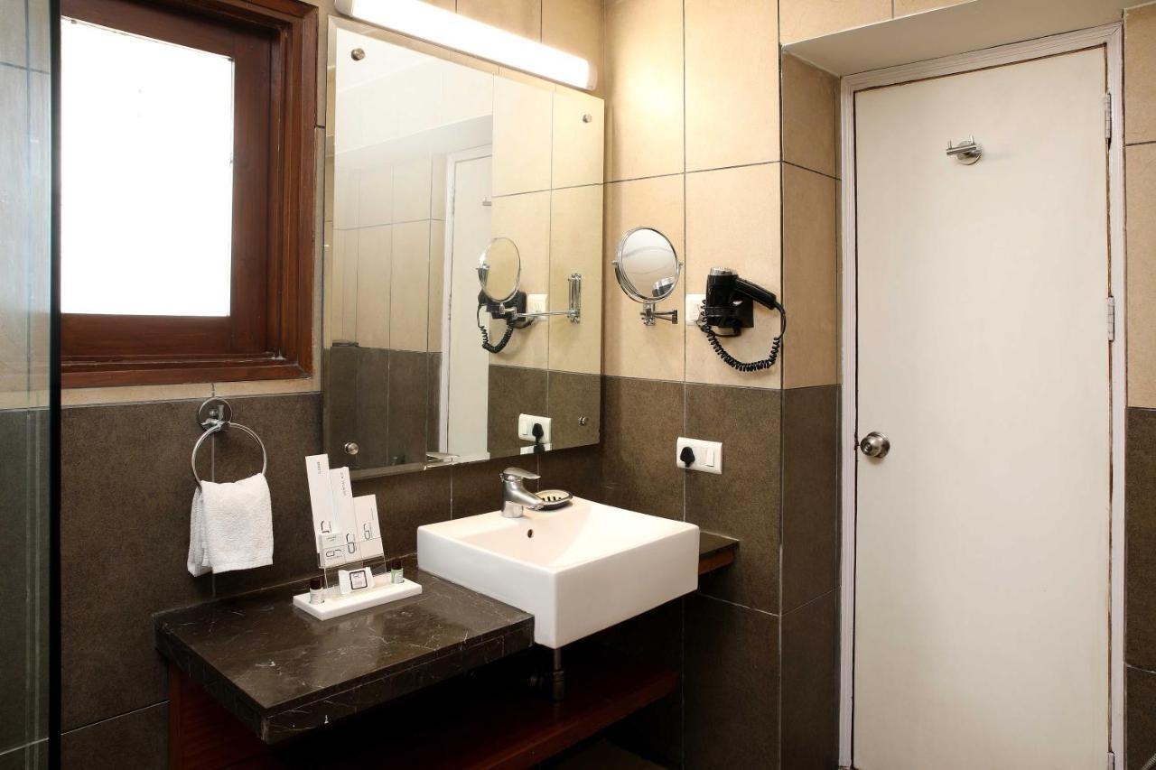 อาหุชาเรซิเดนซี Hotel นิวเดลี ภายนอก รูปภาพ