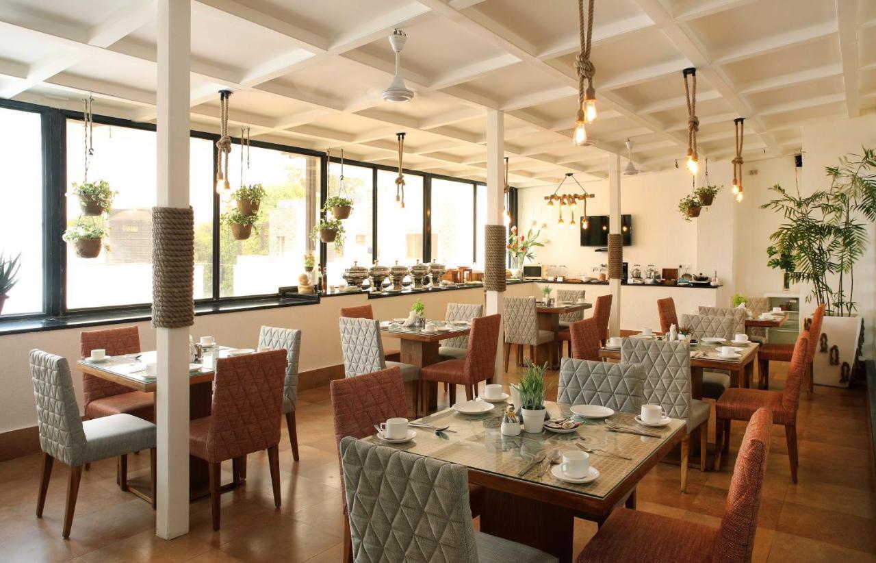 อาหุชาเรซิเดนซี Hotel นิวเดลี ภายนอก รูปภาพ