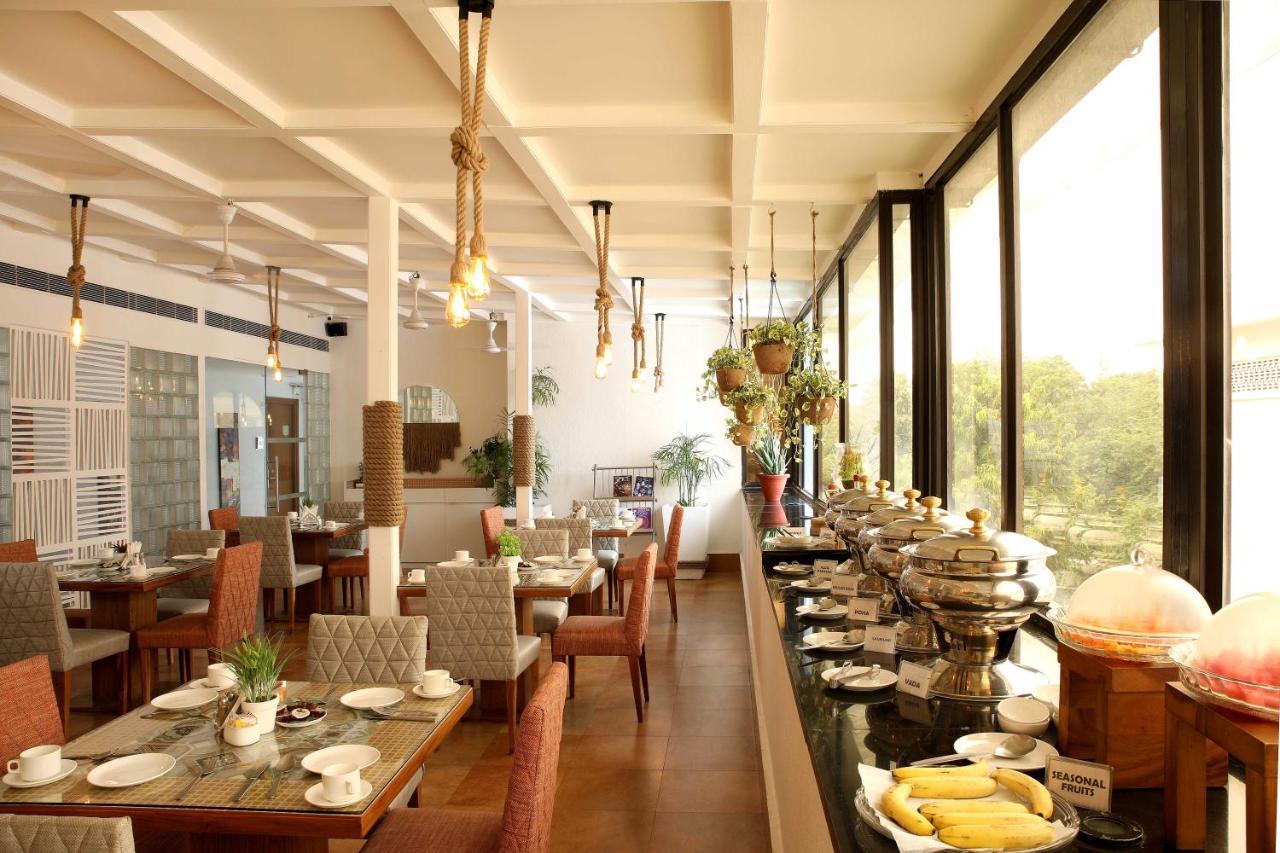อาหุชาเรซิเดนซี Hotel นิวเดลี ภายนอก รูปภาพ