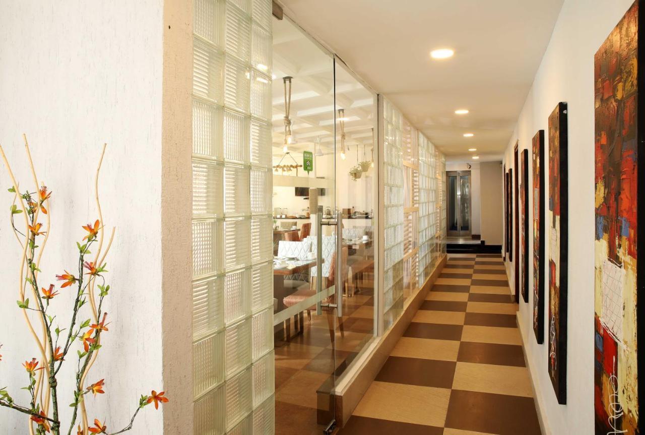อาหุชาเรซิเดนซี Hotel นิวเดลี ภายนอก รูปภาพ