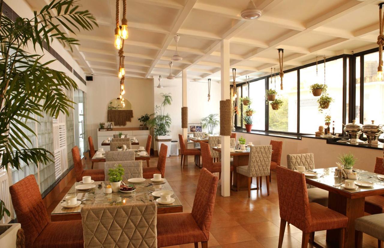 อาหุชาเรซิเดนซี Hotel นิวเดลี ภายนอก รูปภาพ