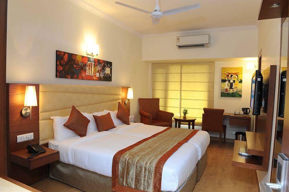 อาหุชาเรซิเดนซี Hotel นิวเดลี ภายนอก รูปภาพ